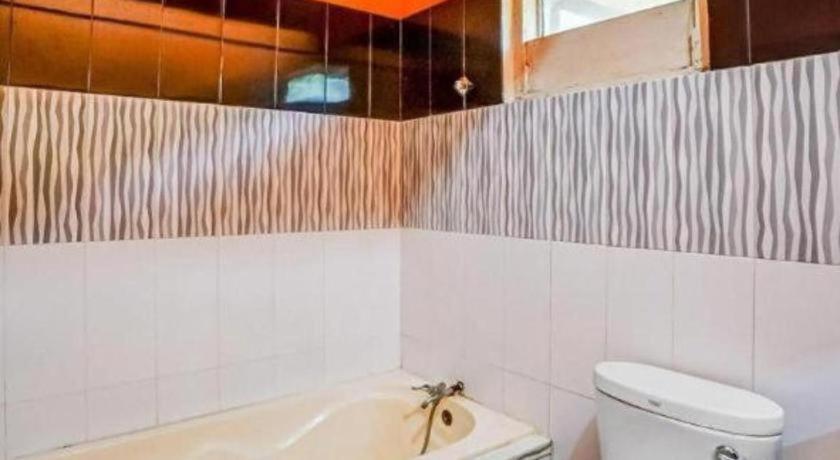 Oyo 90980 Al Karim Syariah Hotell Tanjungbalai Exteriör bild