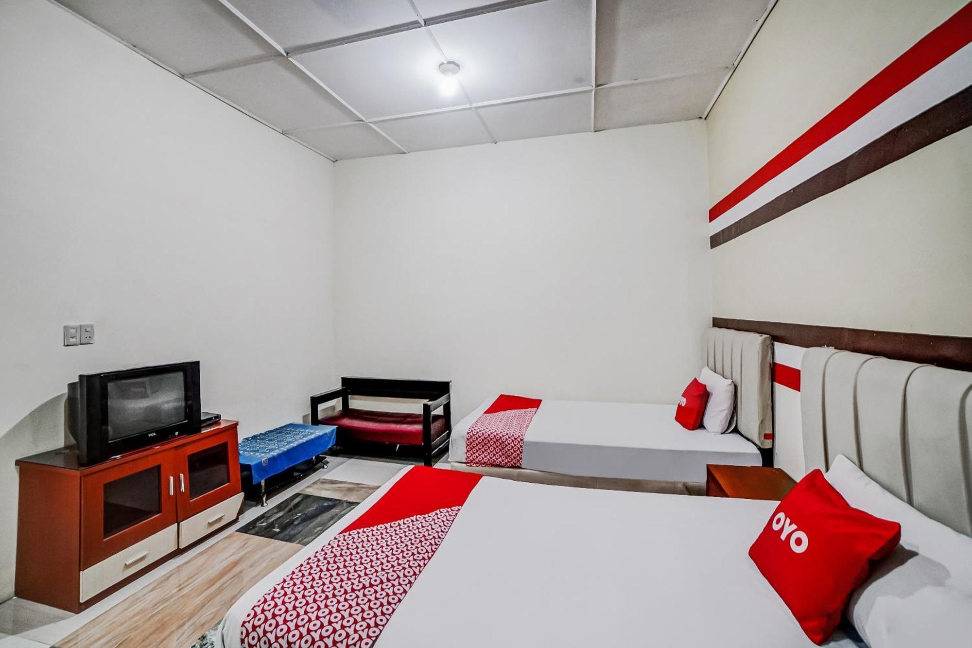 Oyo 90980 Al Karim Syariah Hotell Tanjungbalai Exteriör bild