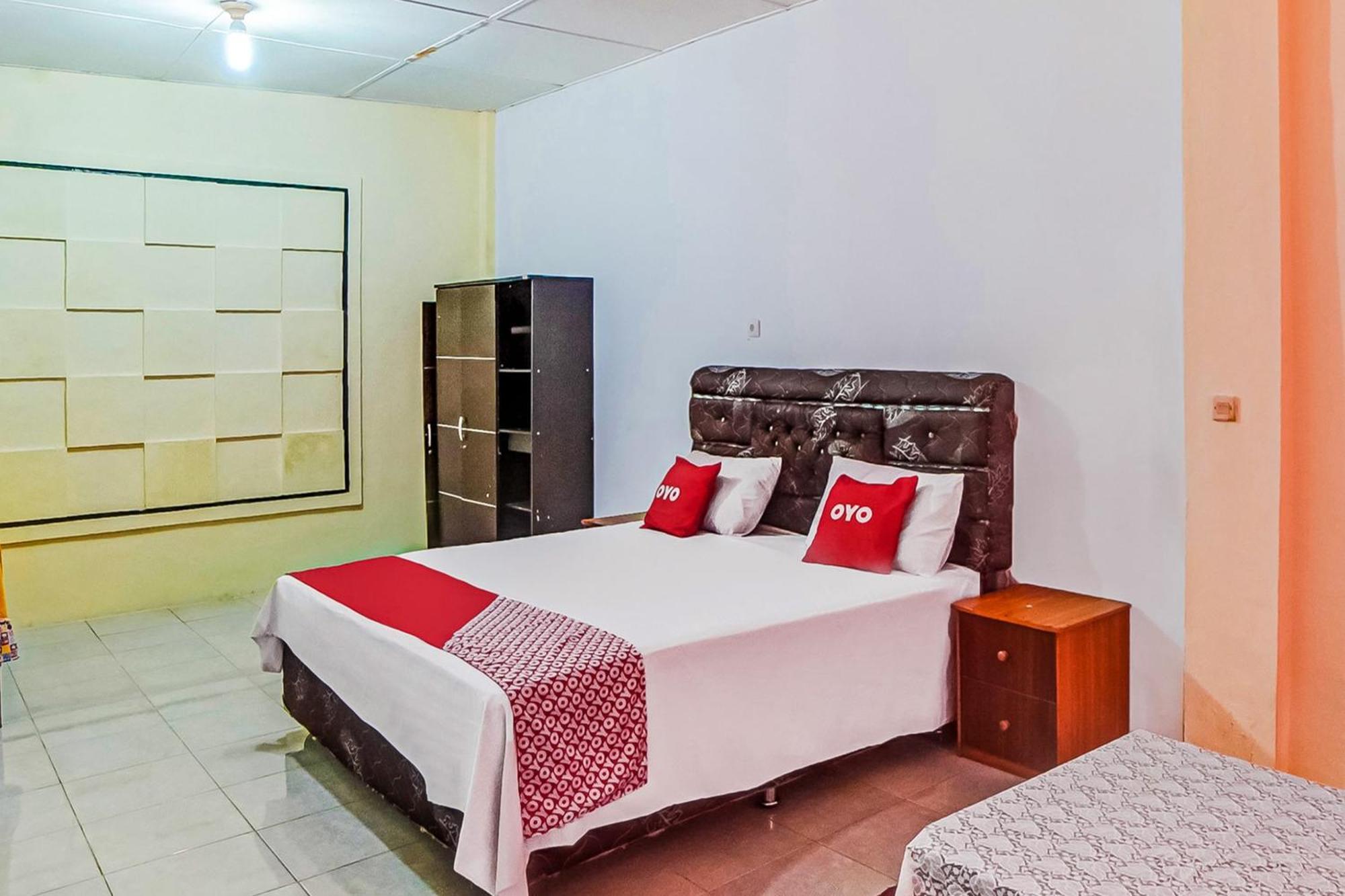 Oyo 90980 Al Karim Syariah Hotell Tanjungbalai Exteriör bild
