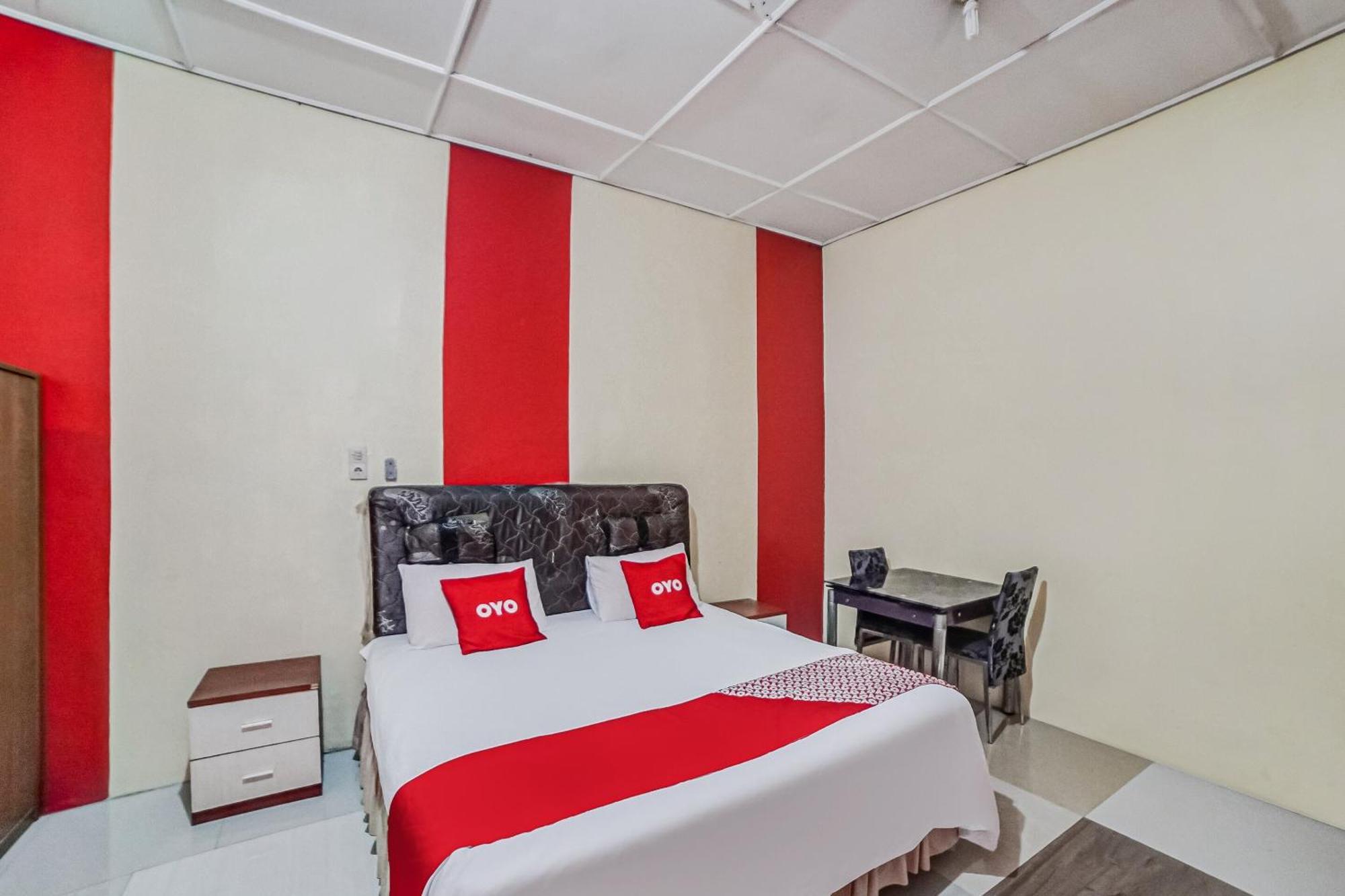 Oyo 90980 Al Karim Syariah Hotell Tanjungbalai Exteriör bild