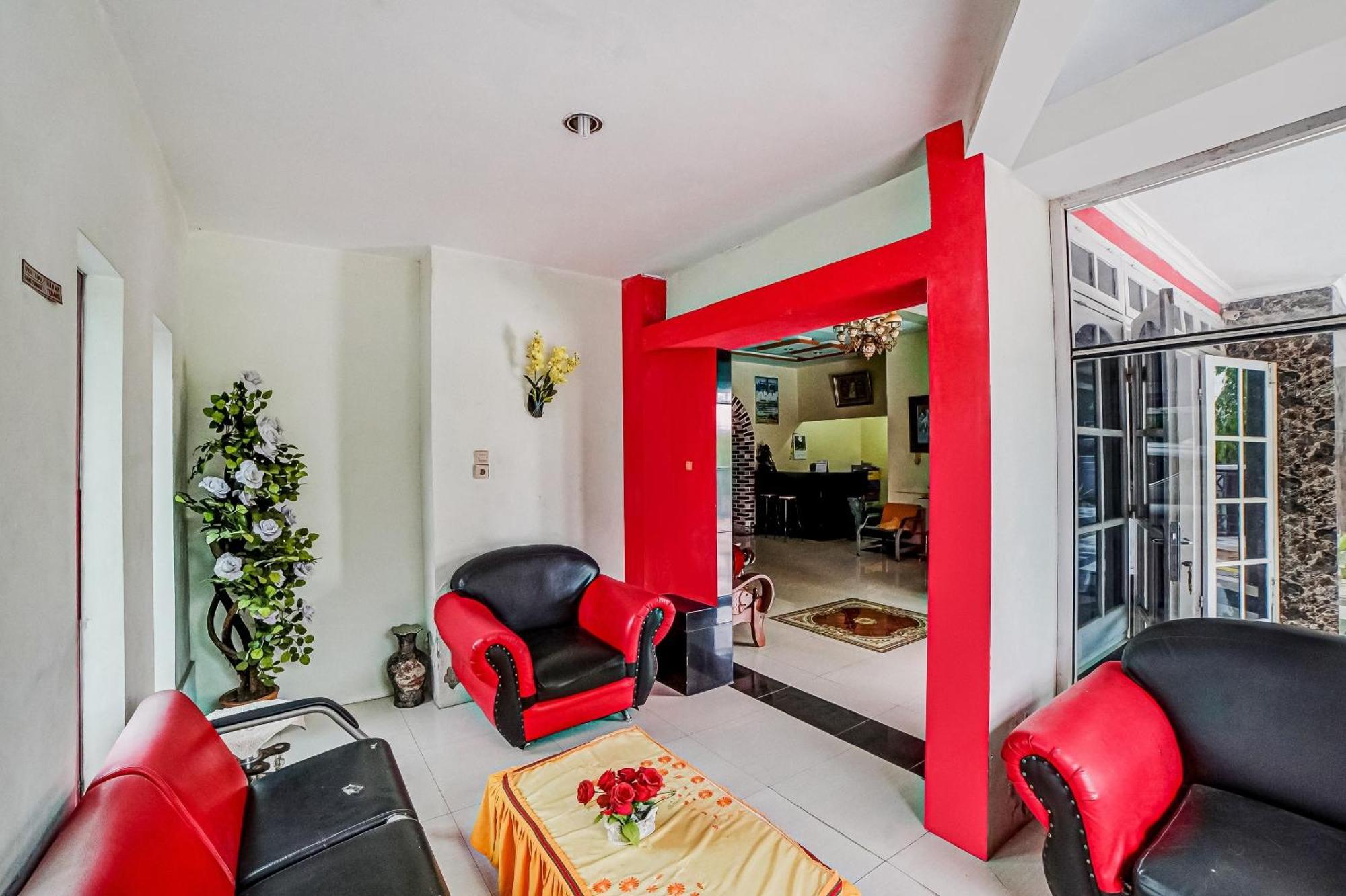 Oyo 90980 Al Karim Syariah Hotell Tanjungbalai Exteriör bild