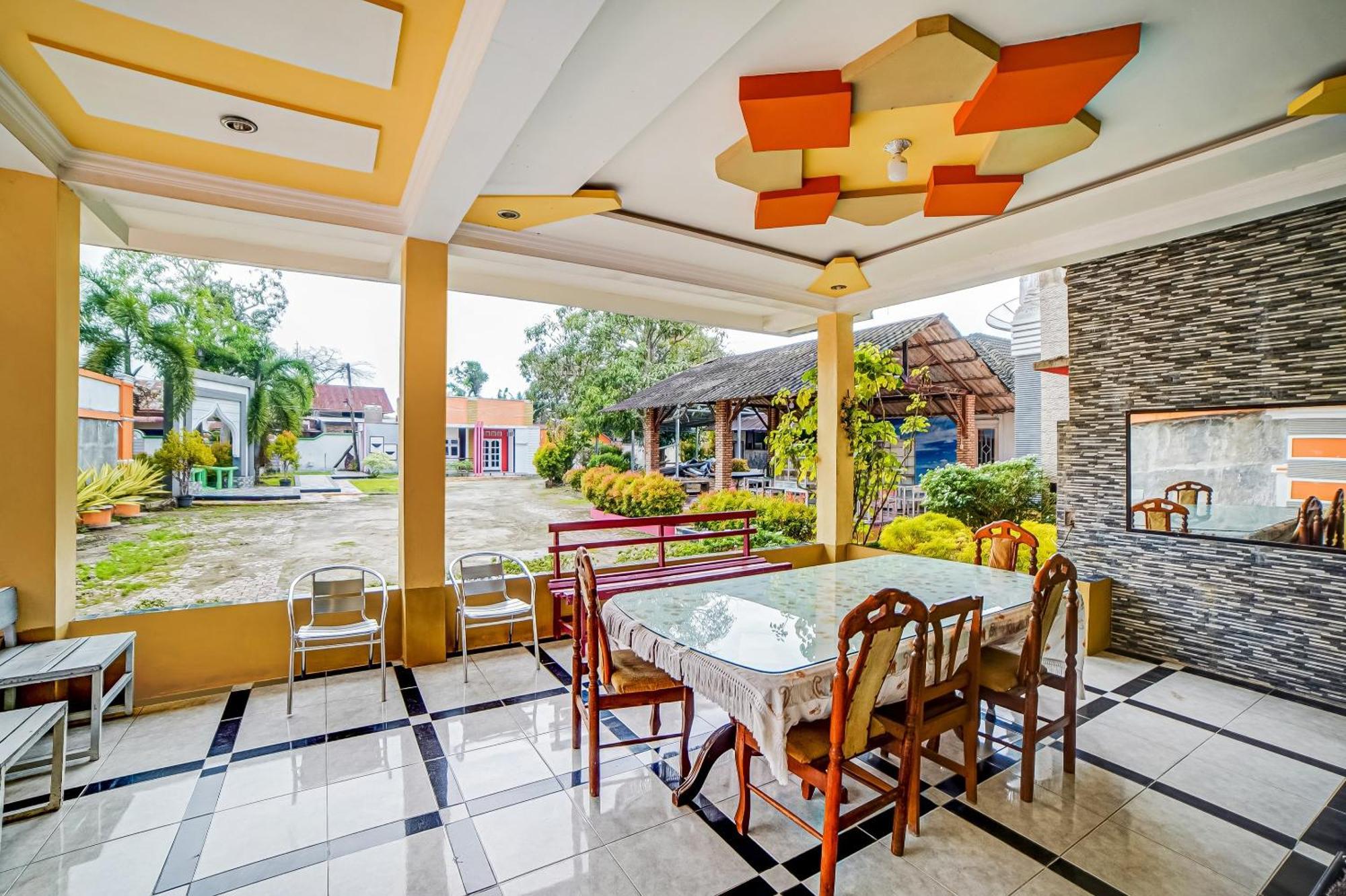 Oyo 90980 Al Karim Syariah Hotell Tanjungbalai Exteriör bild