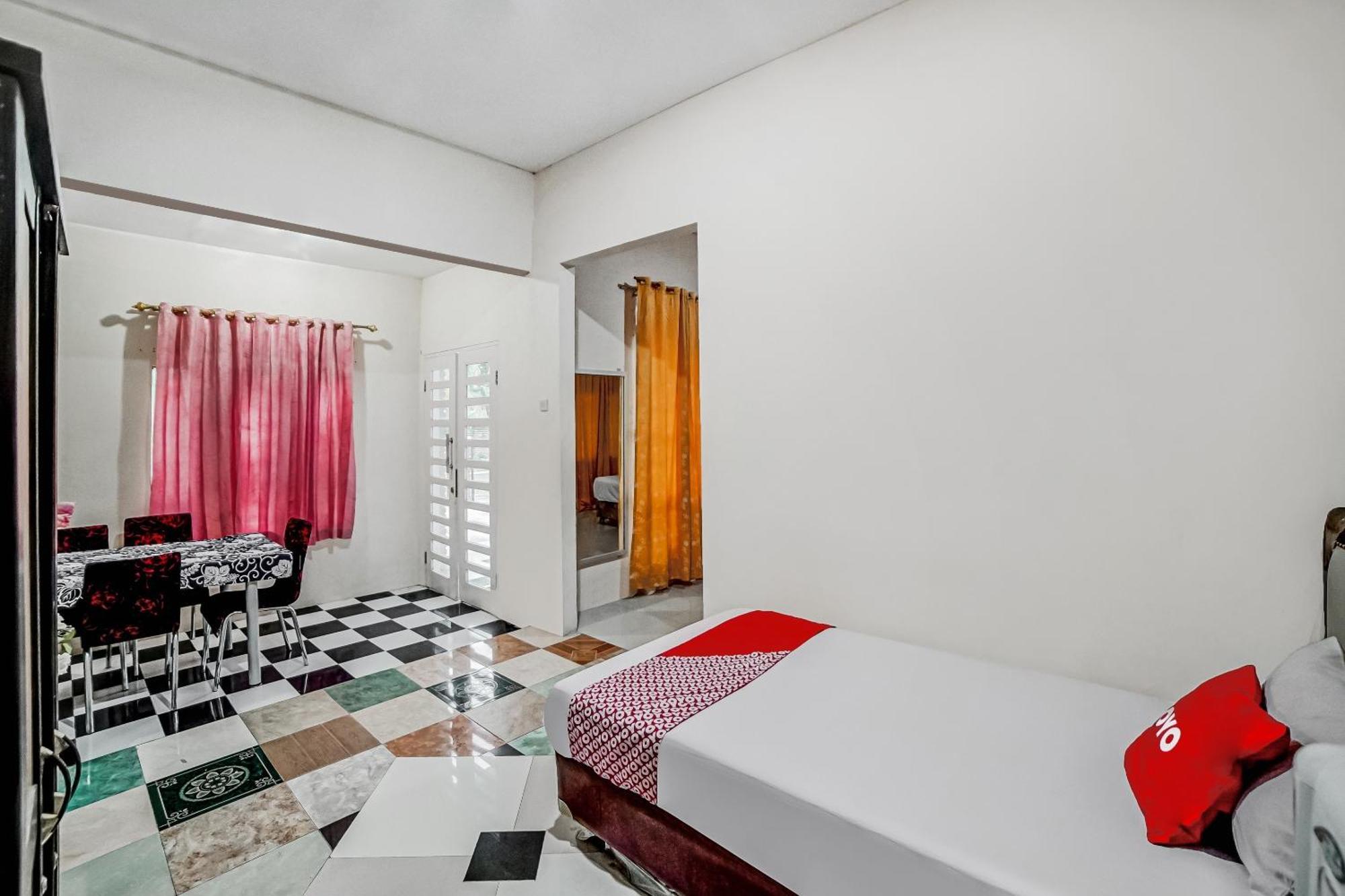 Oyo 90980 Al Karim Syariah Hotell Tanjungbalai Exteriör bild