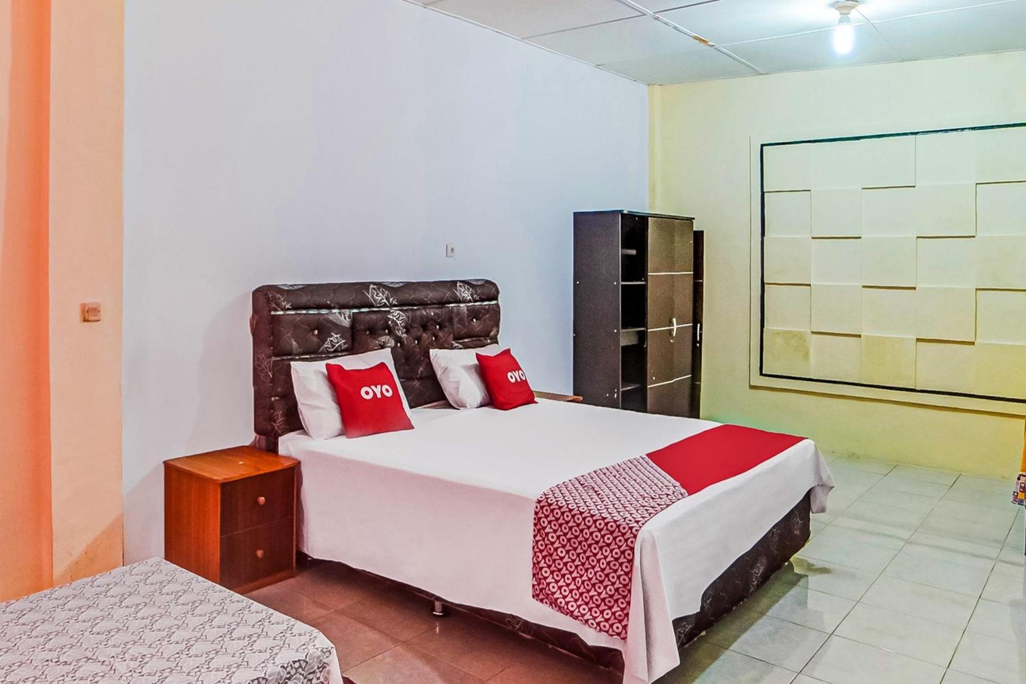 Oyo 90980 Al Karim Syariah Hotell Tanjungbalai Exteriör bild