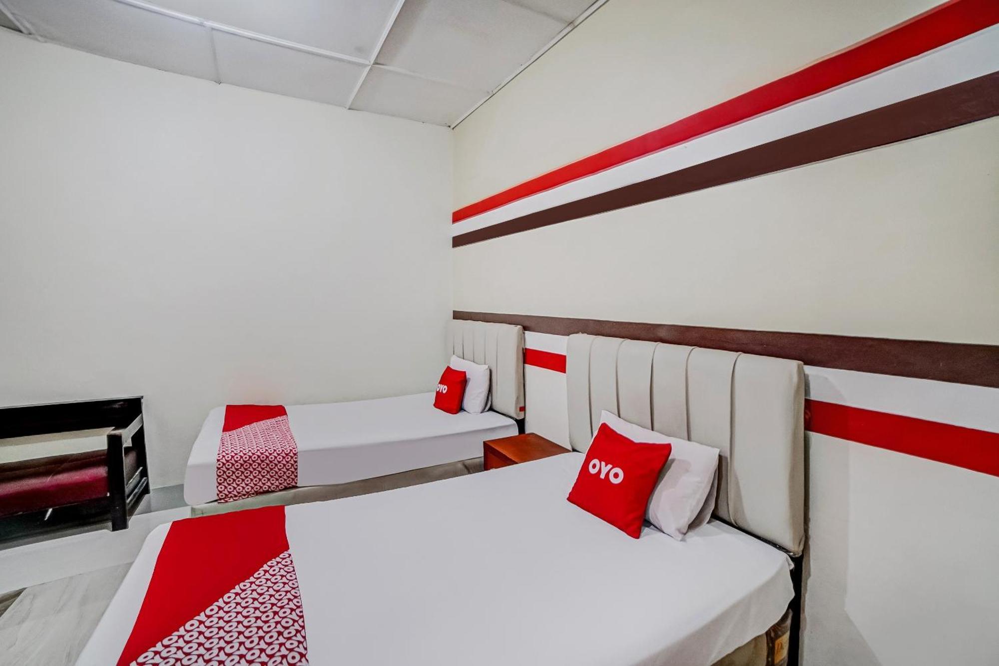 Oyo 90980 Al Karim Syariah Hotell Tanjungbalai Exteriör bild