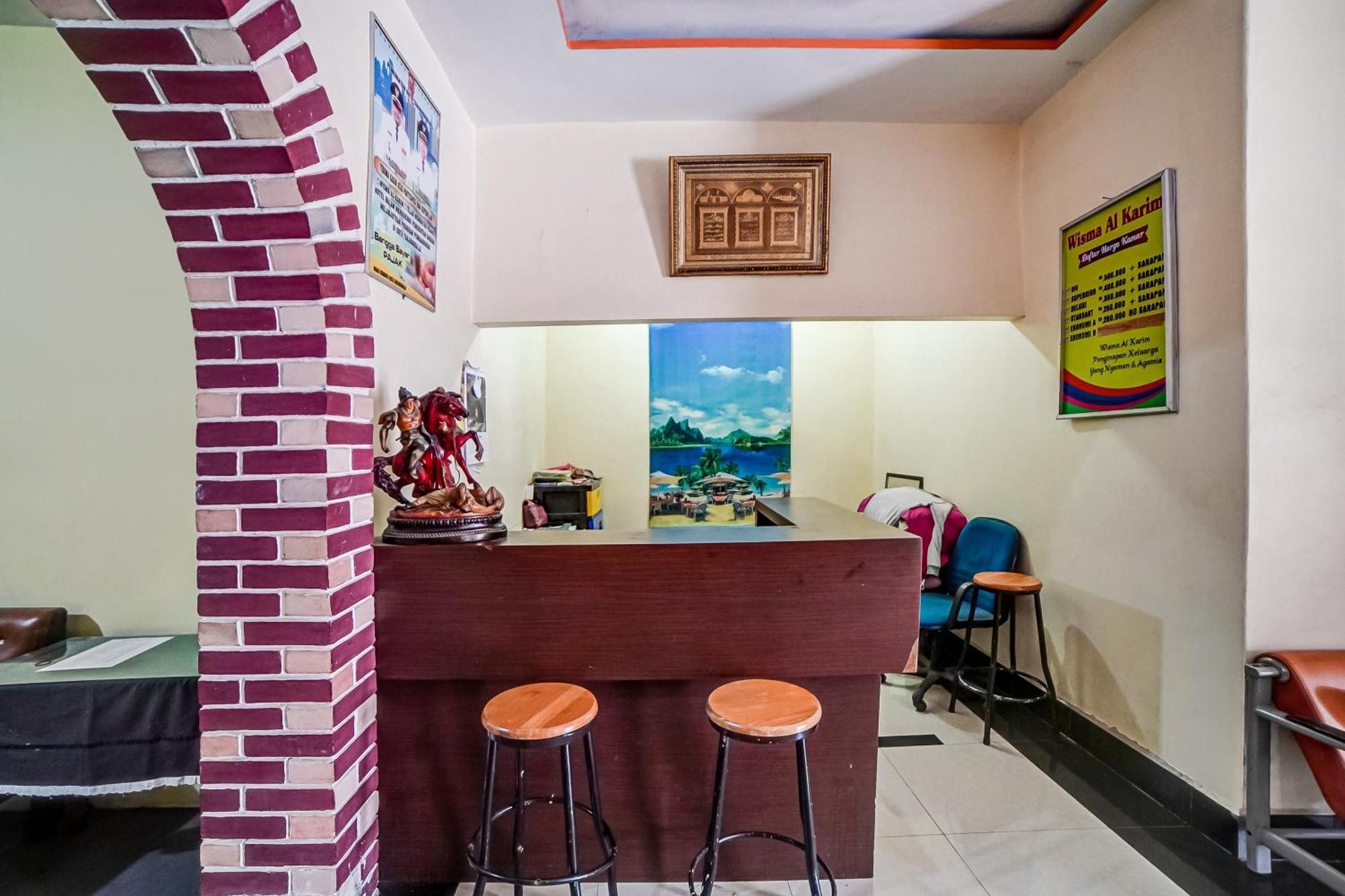 Oyo 90980 Al Karim Syariah Hotell Tanjungbalai Exteriör bild